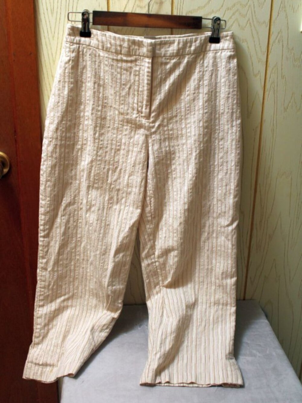 Croft & Barrow Stretch Women's Tan/White Pinstriped Capri Pants